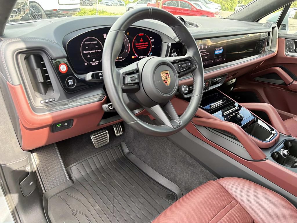 Used 2025 Porsche Cayenne GTS AWD/4WD image 21