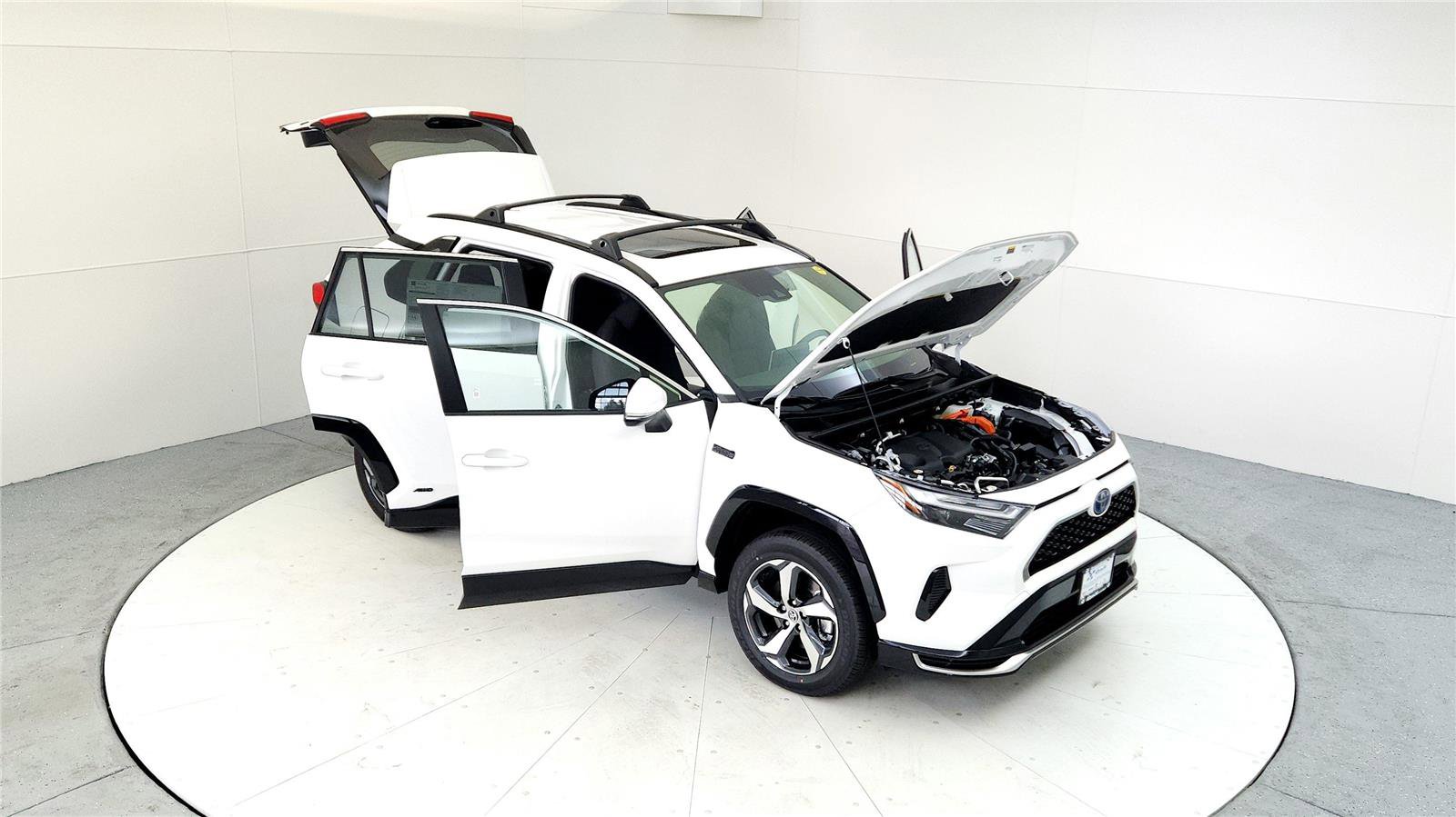 Used 2024 Toyota RAV4 SE w/ Weather & Moonroof Package image 20