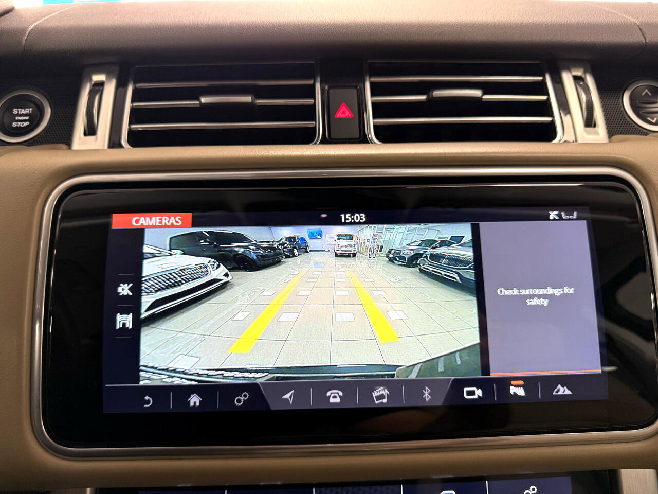 Used 2020 Land Rover Range Rover HSE image 16
