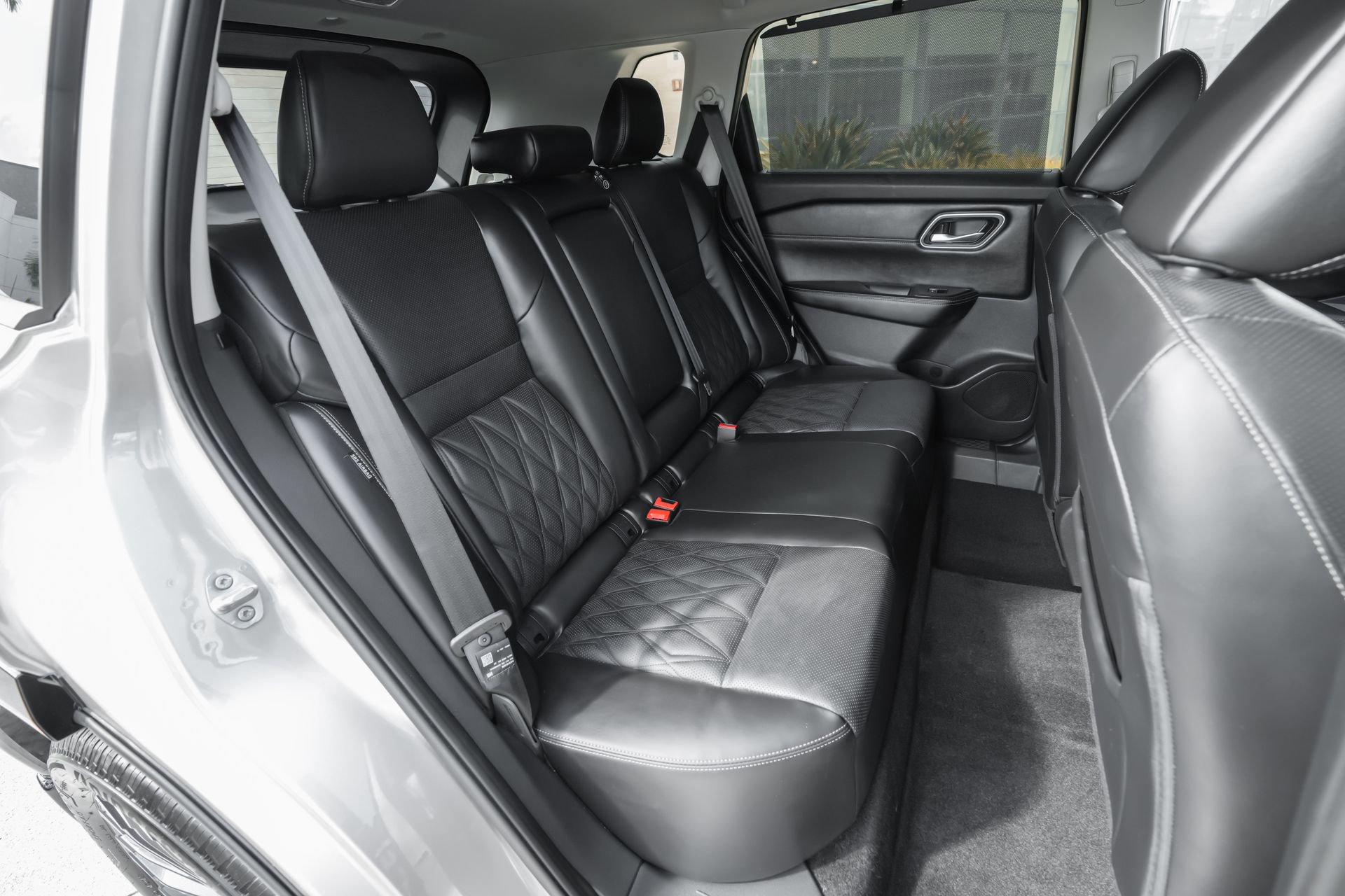 Used 2025 Nissan Rogue Platinum w/ Platinum Premium Package image 40