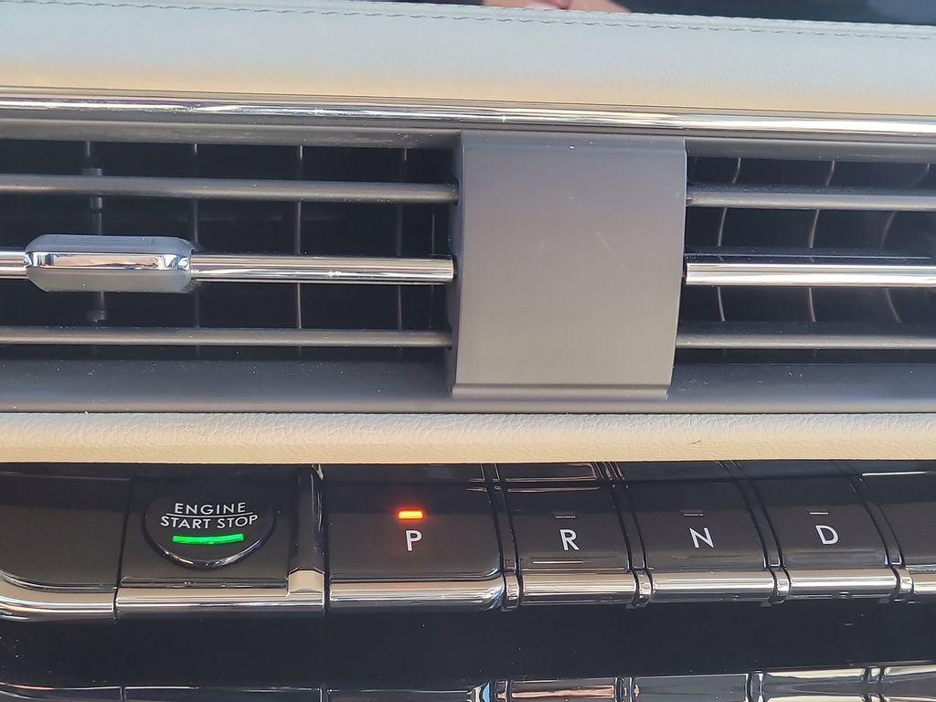 Used 2025 Lincoln Corsair Reserve w/ Jet Appearance Package image 23