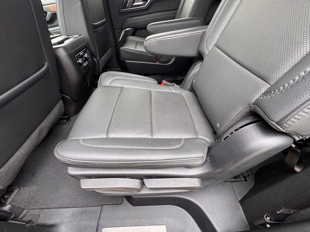 Used 2025 GMC Yukon Denali AWD/4WD image 30