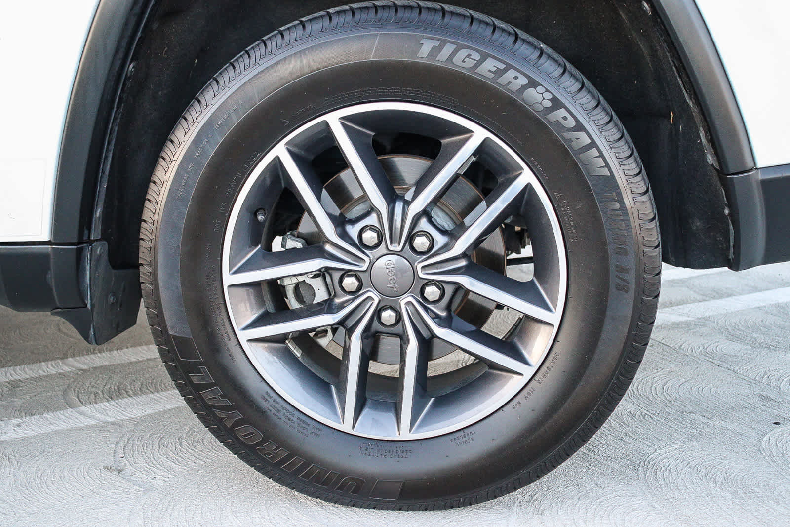 Used 2019 Jeep Grand Cherokee Laredo w/ Laredo X Package image 10