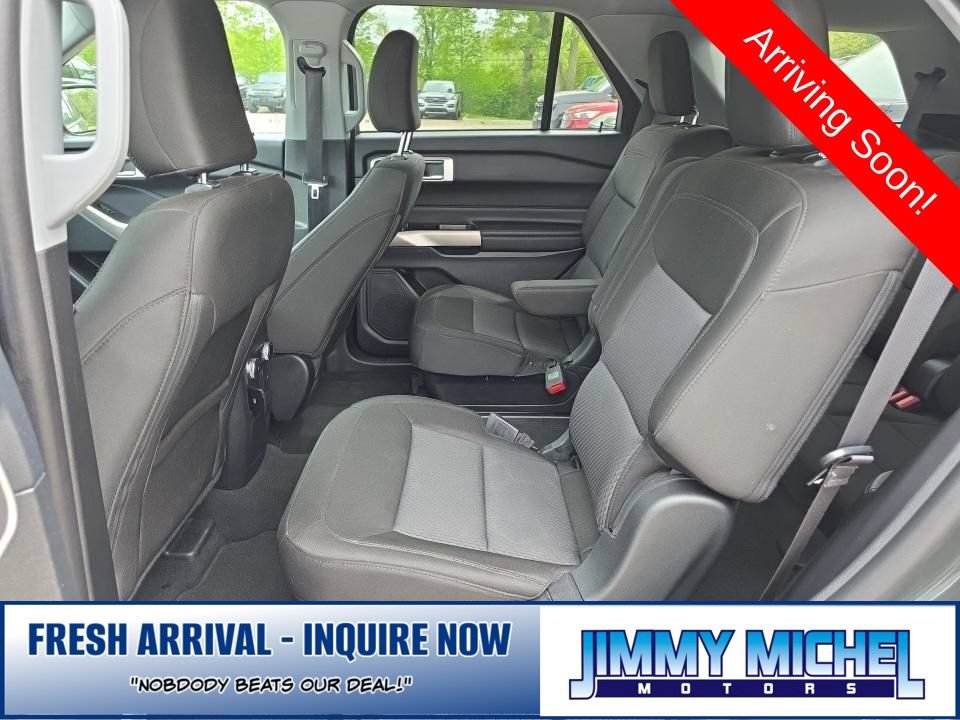 Used 2023 Ford Explorer XLT AWD/4WD image 4