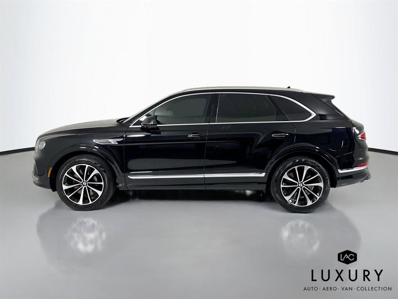Used 2024 Bentley Bentayga AWD/4WD image 9