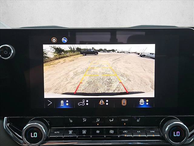 Used 2024 Chevrolet Colorado ZR2 w/ Technology Package AWD/4WD image 14