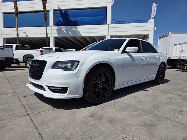 Used 2022 Chrysler 300 Touring L RWD image 2