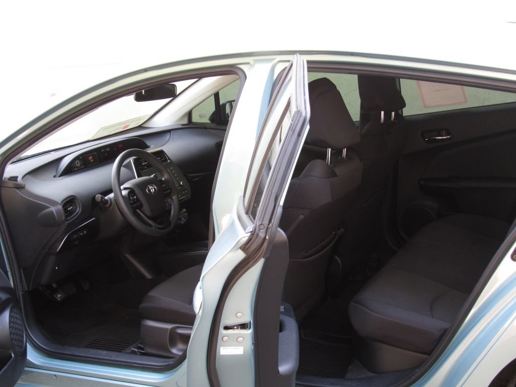 Certified 2022 Toyota Prius LE AWD/4WD image 13