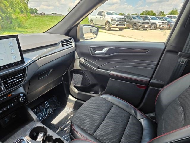 Used 2023 Ford Escape ST-Line w/ Tech Pack #1 AWD/4WD image 39