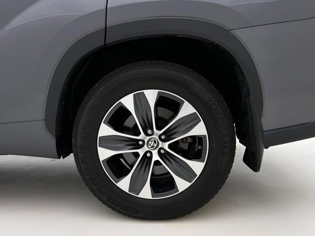 Used 2021 Toyota Highlander XLE image 28