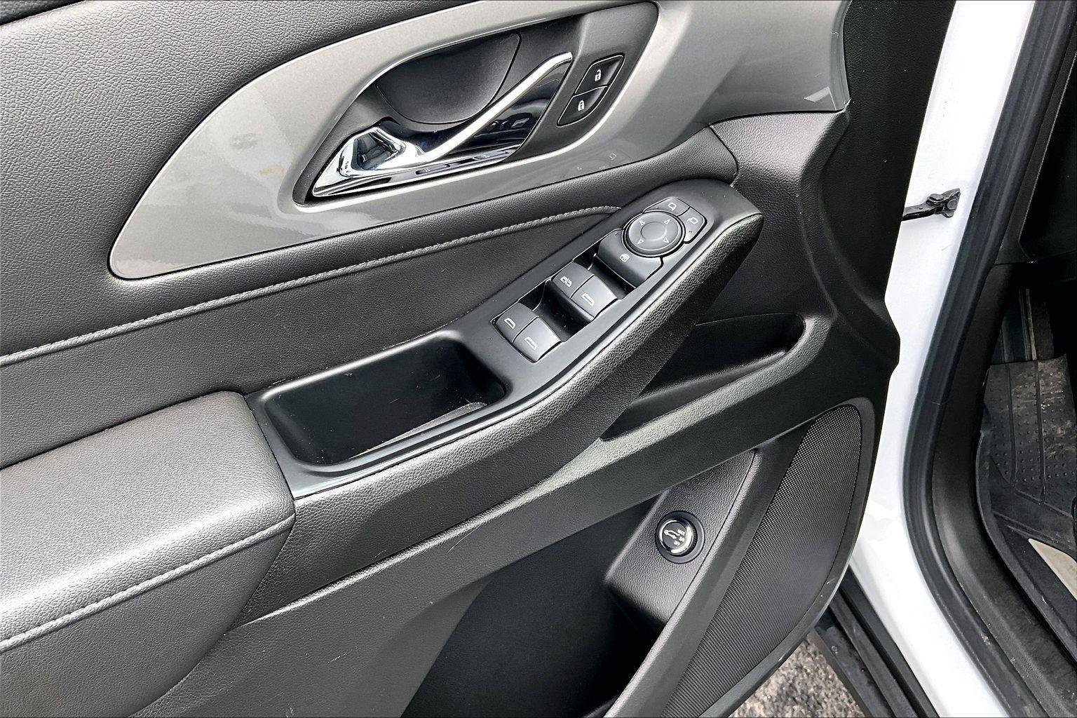 Used 2023 Chevrolet Traverse LT w/ Midnight/Sport Edition image 36