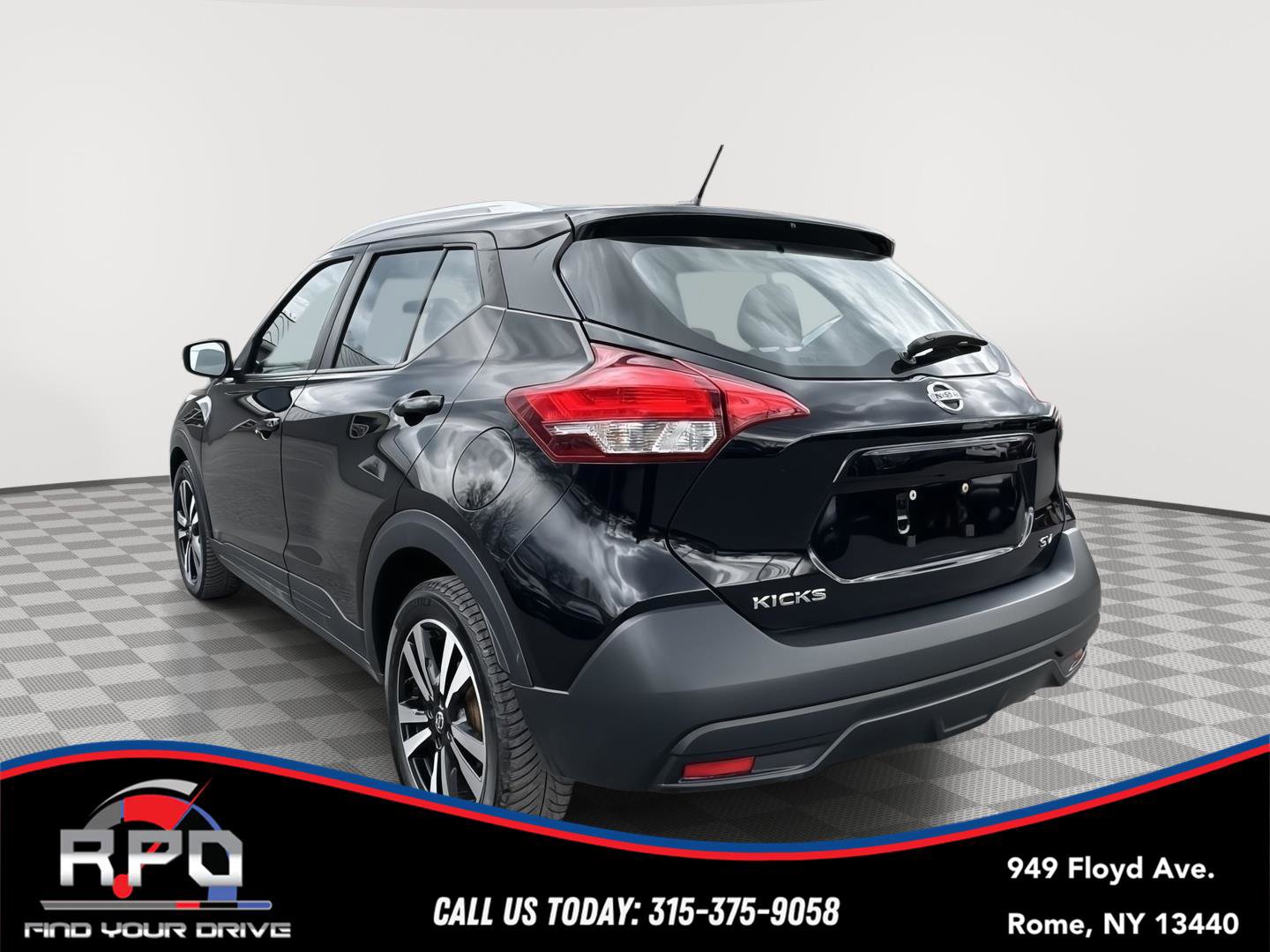Used 2019 Nissan Kicks SV image 3