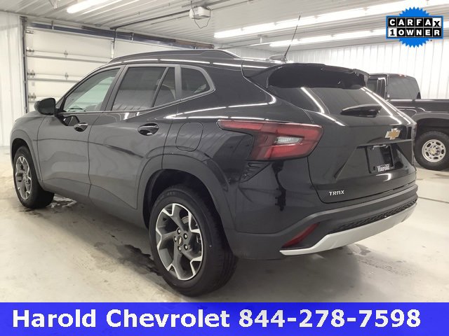 Used 2025 Chevrolet Trax LT w/ LT Convenience Package image 4