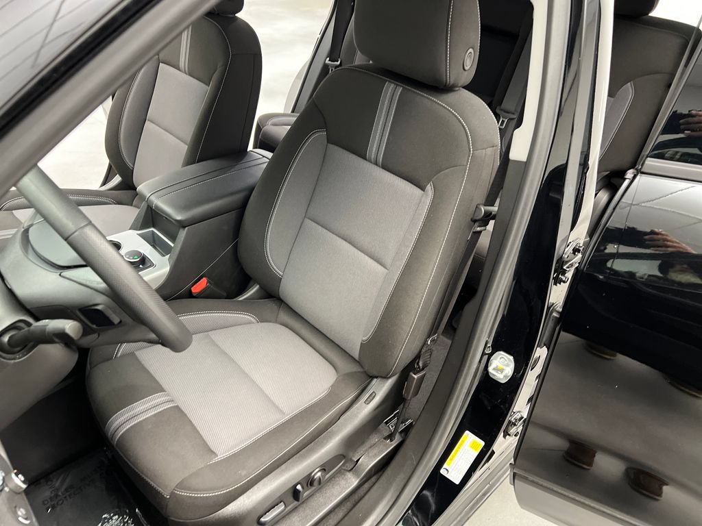 Used 2025 Chevrolet Blazer LT FWD image 11