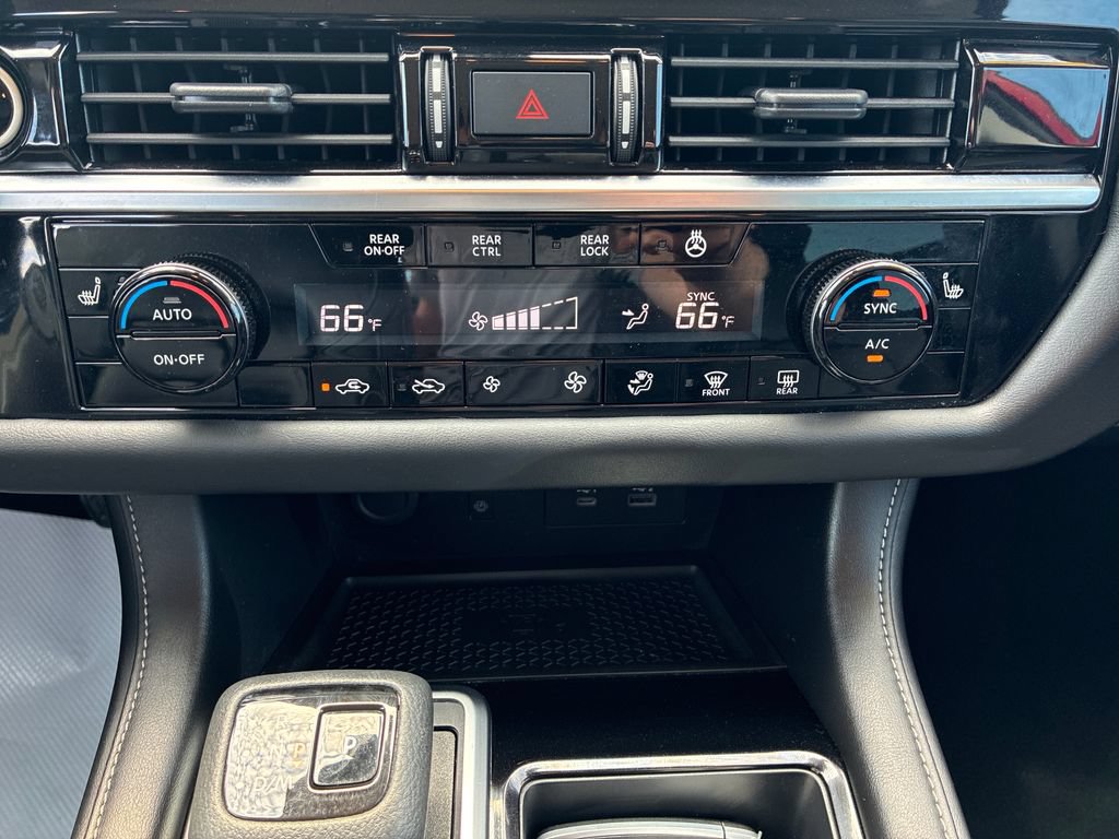 Used 2023 Nissan Pathfinder SL AWD/4WD image 27