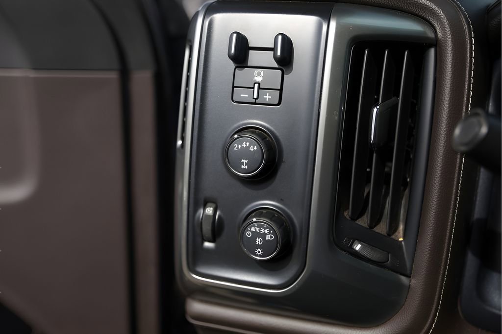 Used 2019 Chevrolet Silverado 2500 LTZ w/ Duramax Plus Package image 18