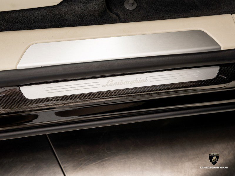 Used 2022 Lamborghini Urus image 39