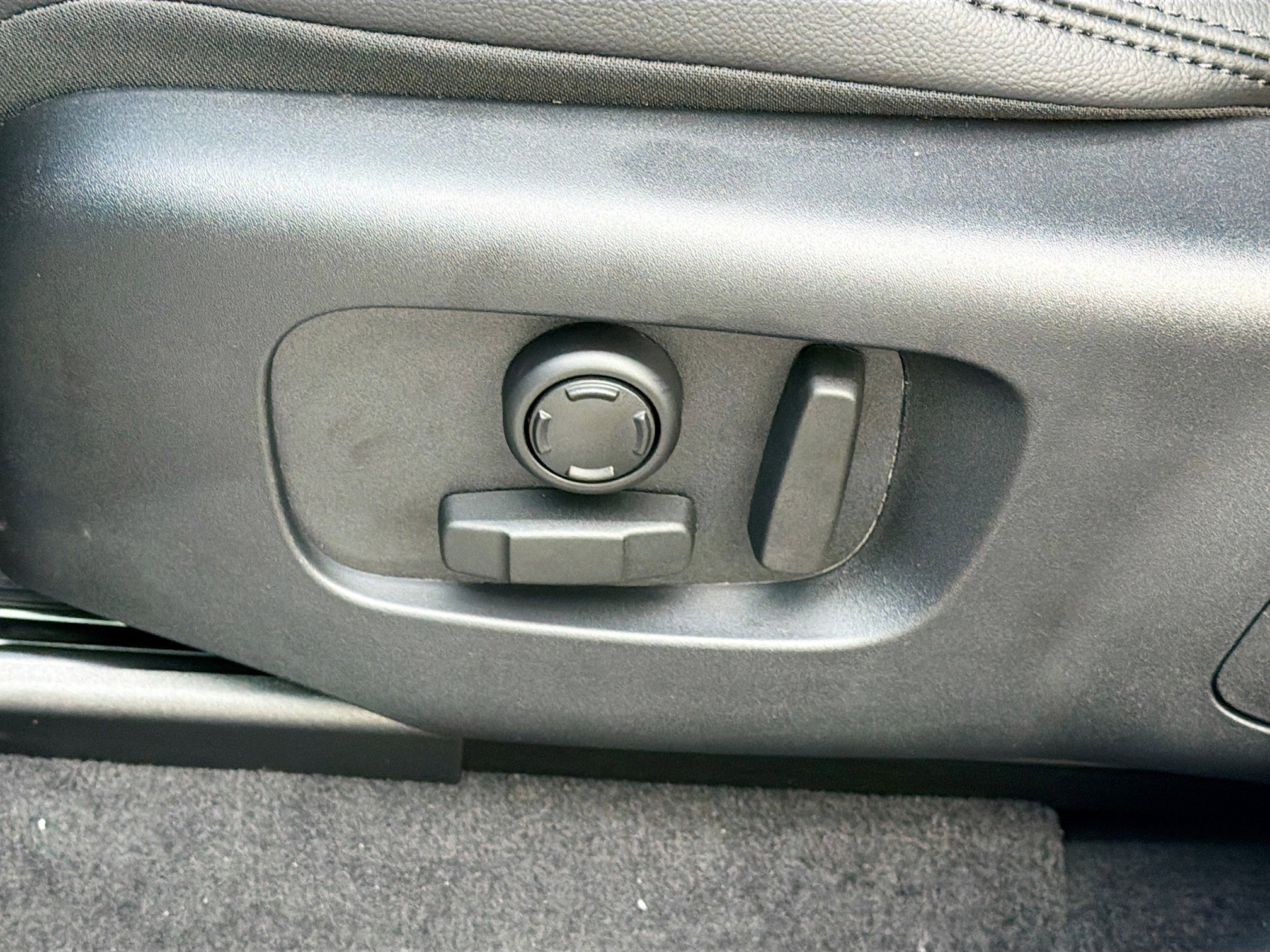 New 2026 Land Rover Range Rover Velar Dynamic SE image 25