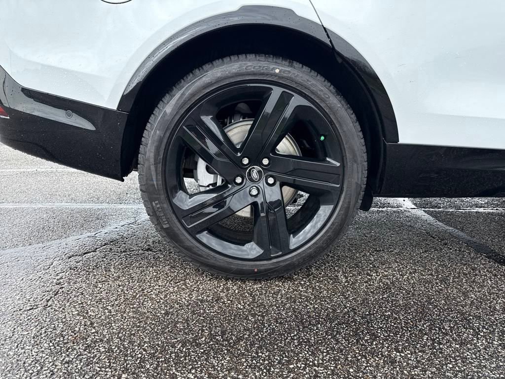 Used 2025 Land Rover Discovery Dynamic SE image 27