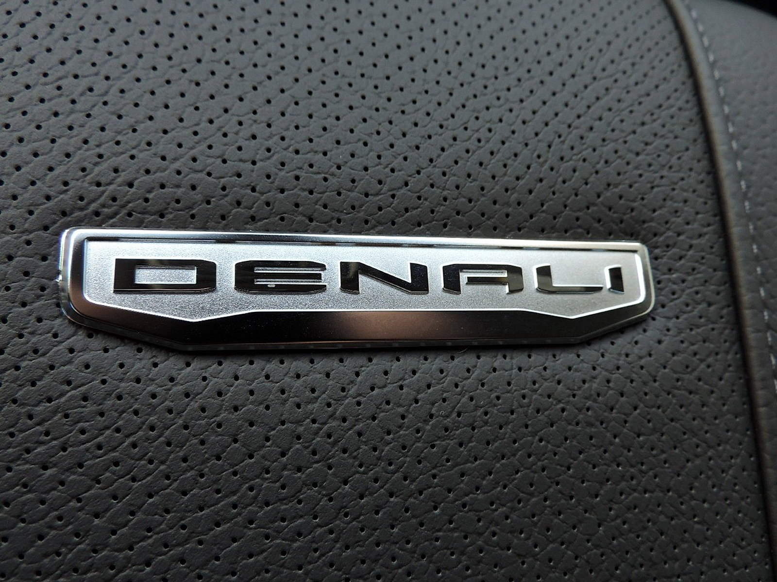 New 2026 GMC Sierra 2500 Denali w/ Denali Reserve Package AWD/4WD image 22