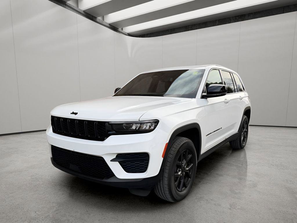Used 2024 Jeep Grand Cherokee Altitude image 1
