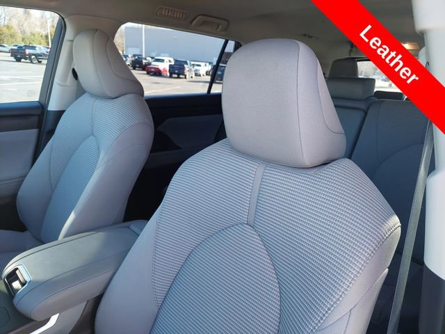 Used 2023 Toyota Highlander L AWD/4WD image 6