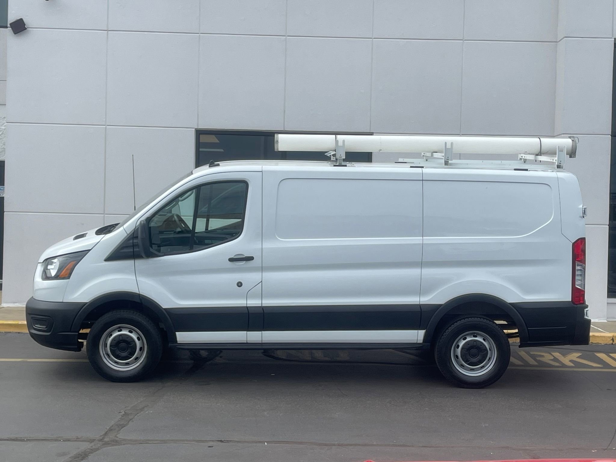 Used 2020 Ford Transit 250 Low Roof RWD image 5