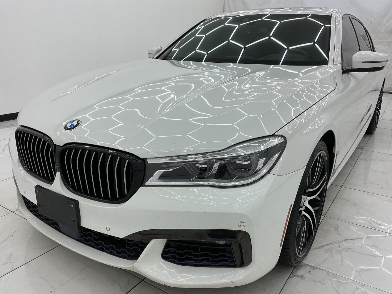 Used 2018 BMW 750i RWD image 1