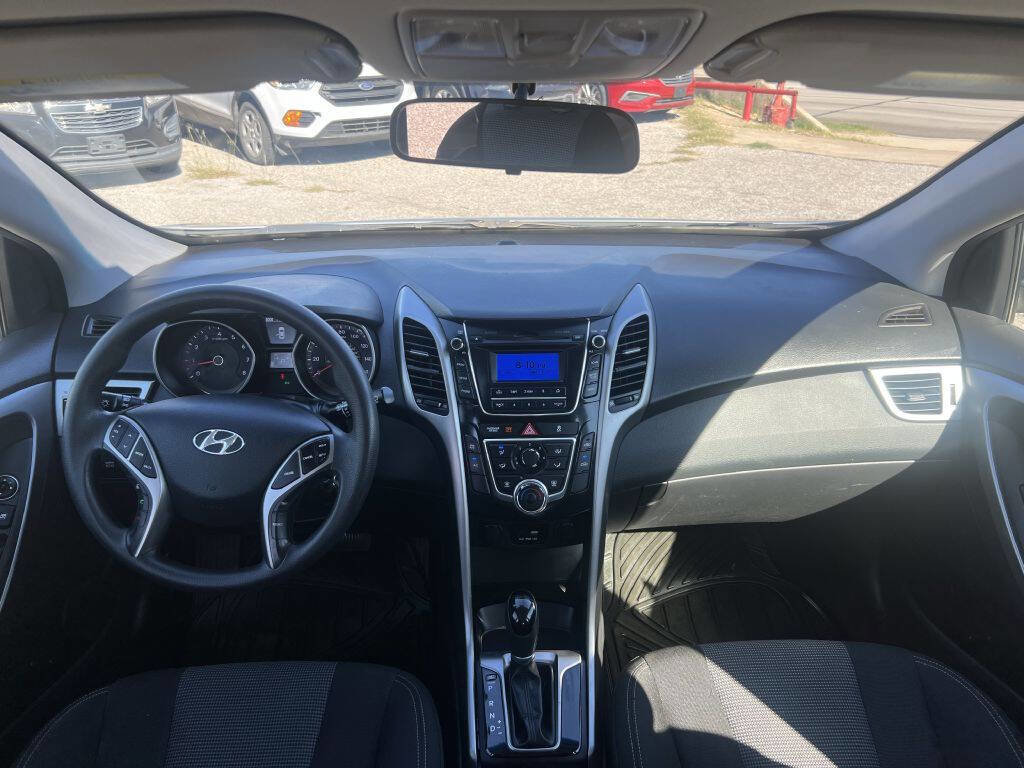 Used 2017 Hyundai Elantra GT FWD image 13