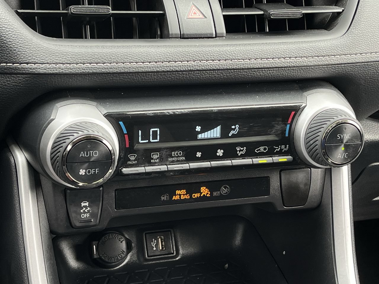 Used 2025 Toyota RAV4 LE AWD/4WD image 18
