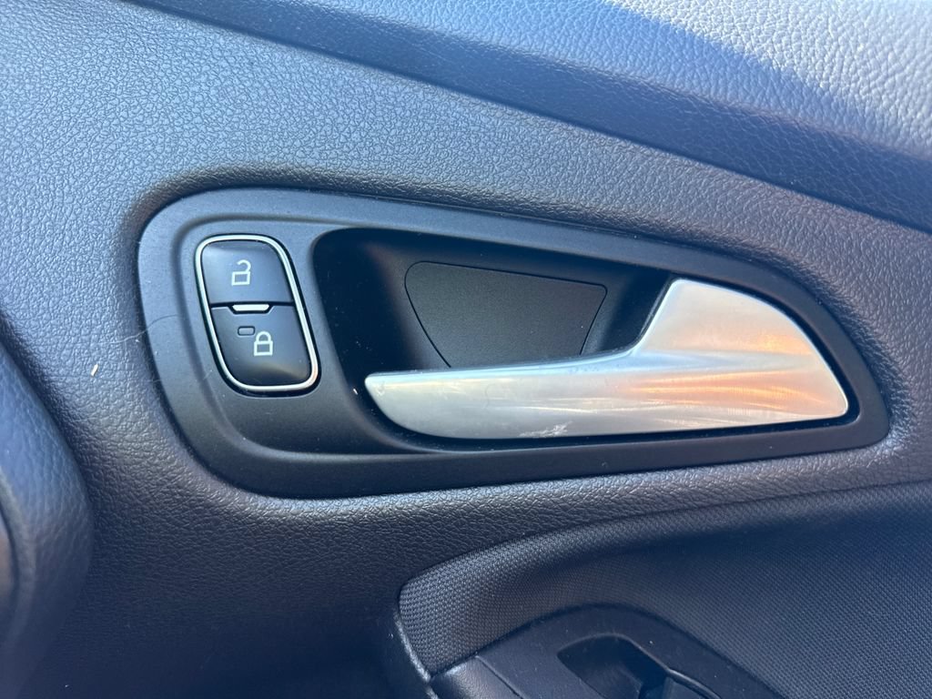 Used 2017 Ford Focus SE FWD image 27