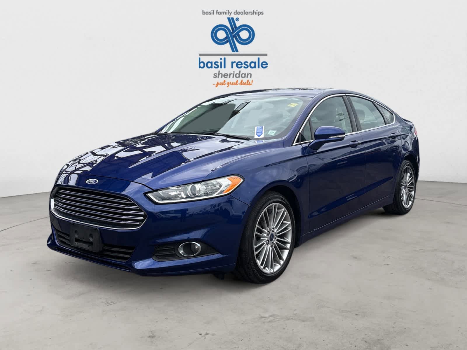 Used 2015 Ford Fusion SE w/ Equipment Group 202A FWD image 2
