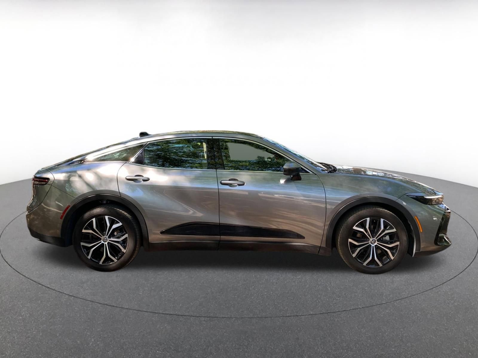 Used 2025 Toyota Crown XLE image 8