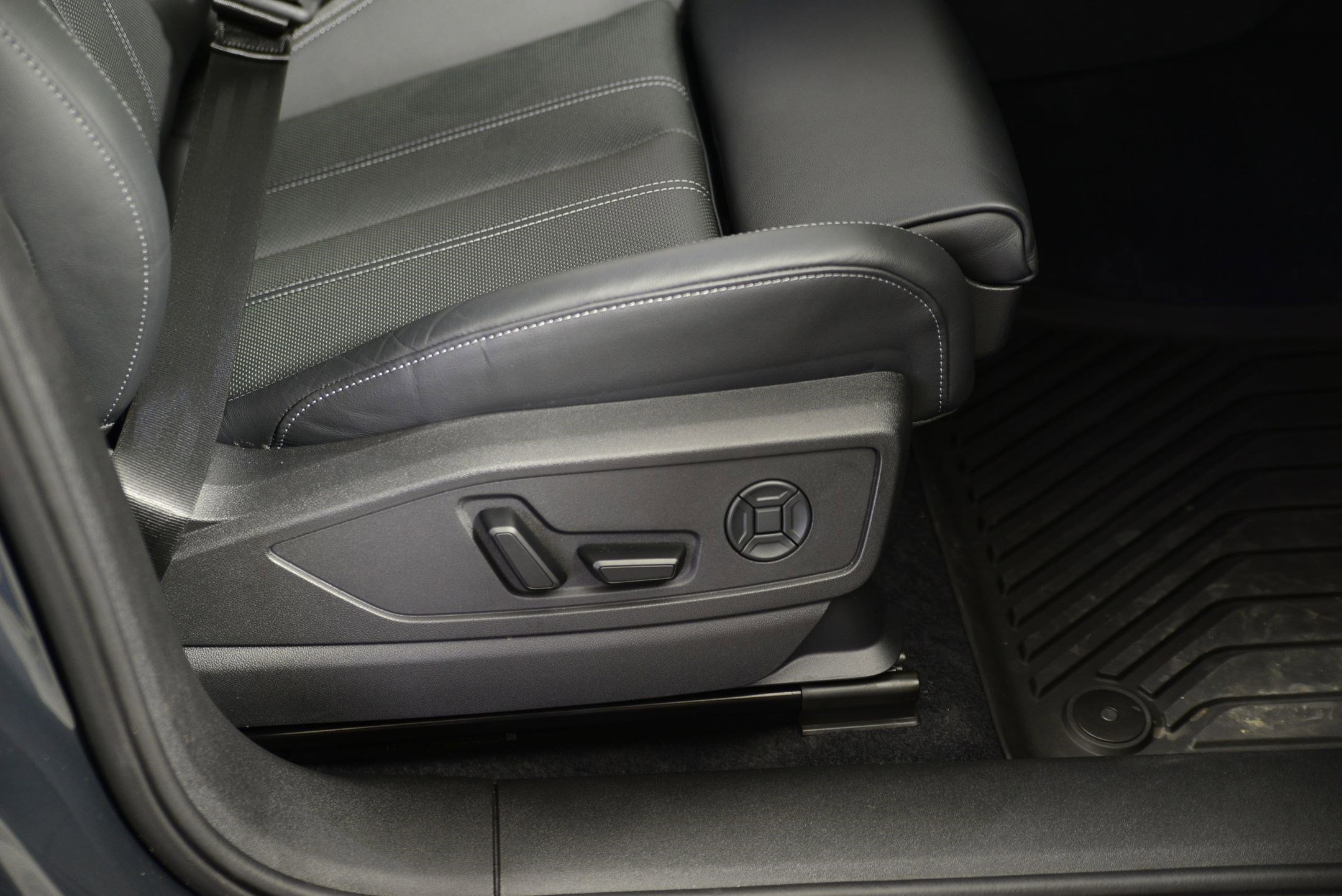 Certified 2025 Audi Q5 Prestige image 10