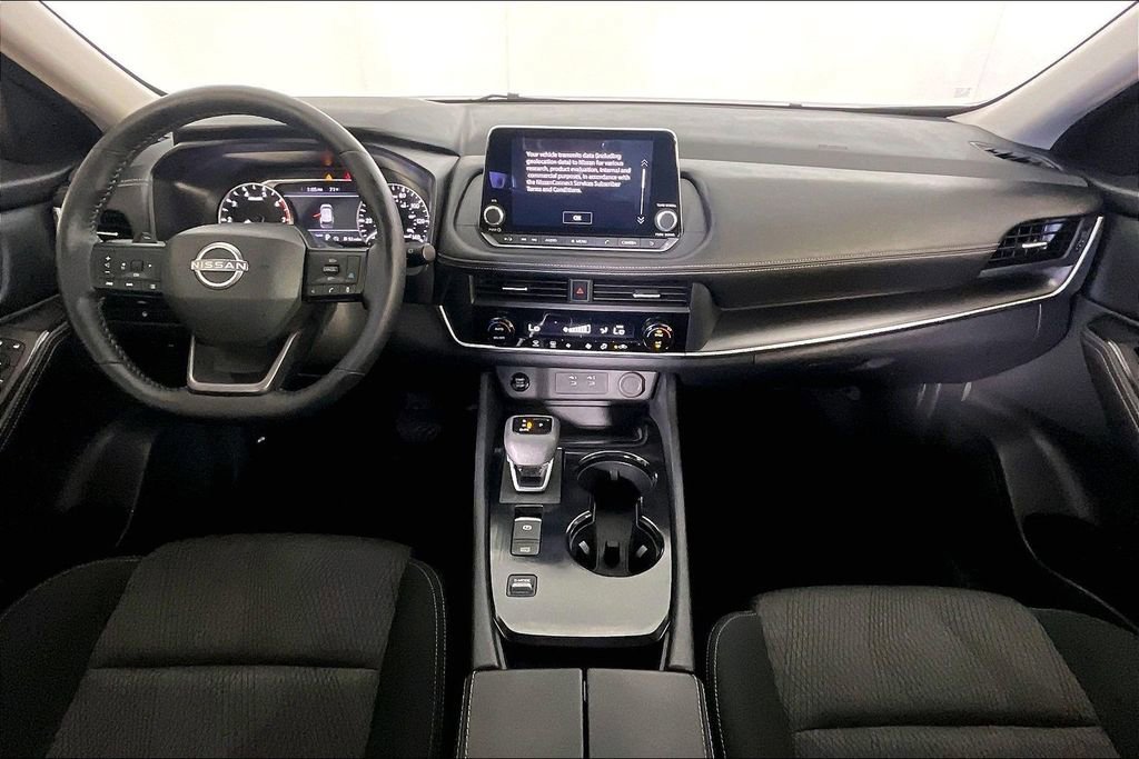 Certified 2025 Nissan Rogue SV FWD image 18