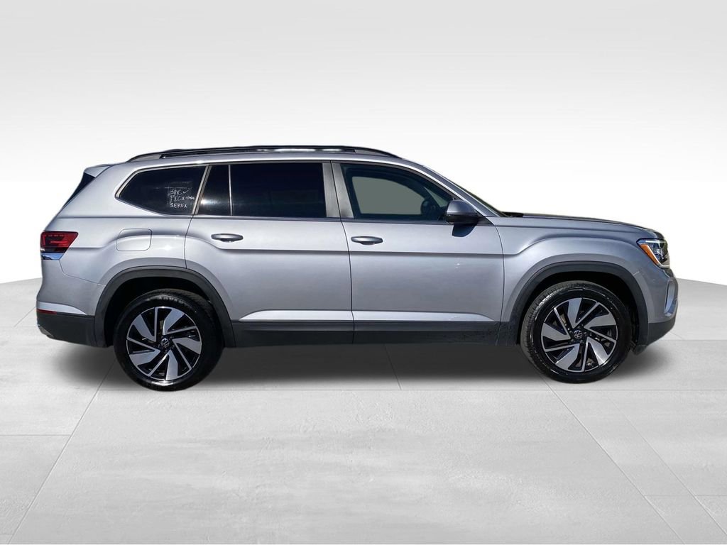 Used 2024 Volkswagen Atlas SE image 2