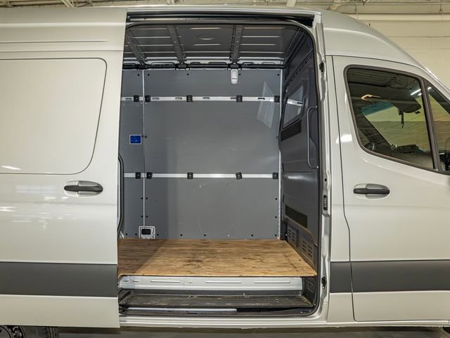 Used 2024 Mercedes-Benz Sprinter 2500 image 3