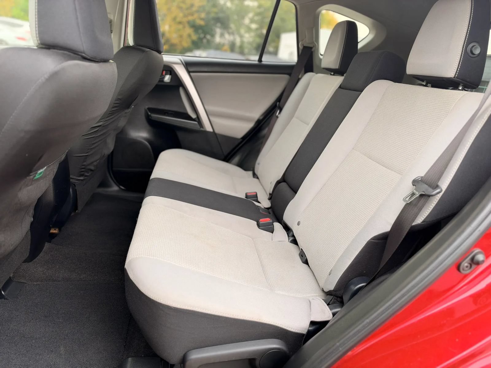 Used 2016 Toyota RAV4 XLE AWD/4WD image 19
