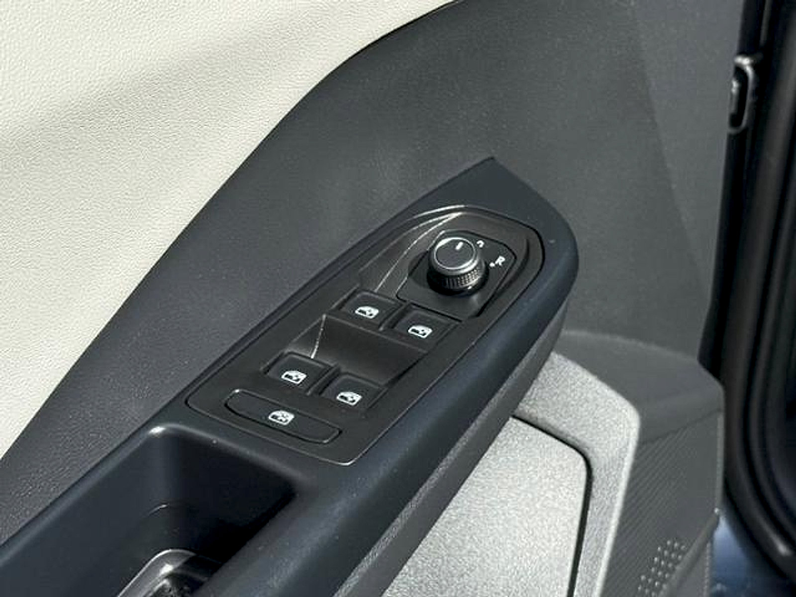 New 2026 Volkswagen Taos S FWD image 9