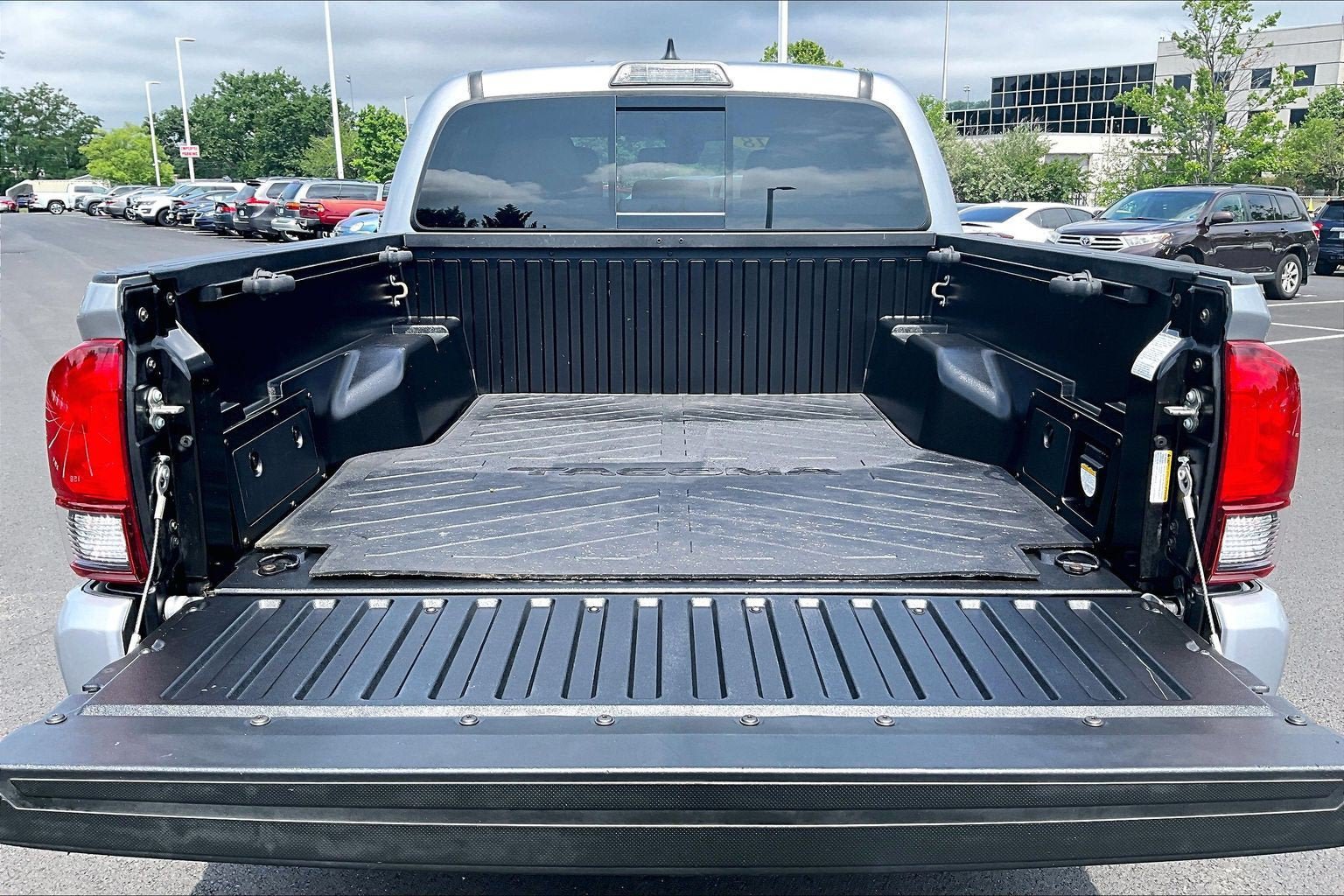 Used 2018 Toyota Tacoma TRD Sport AWD/4WD image 31