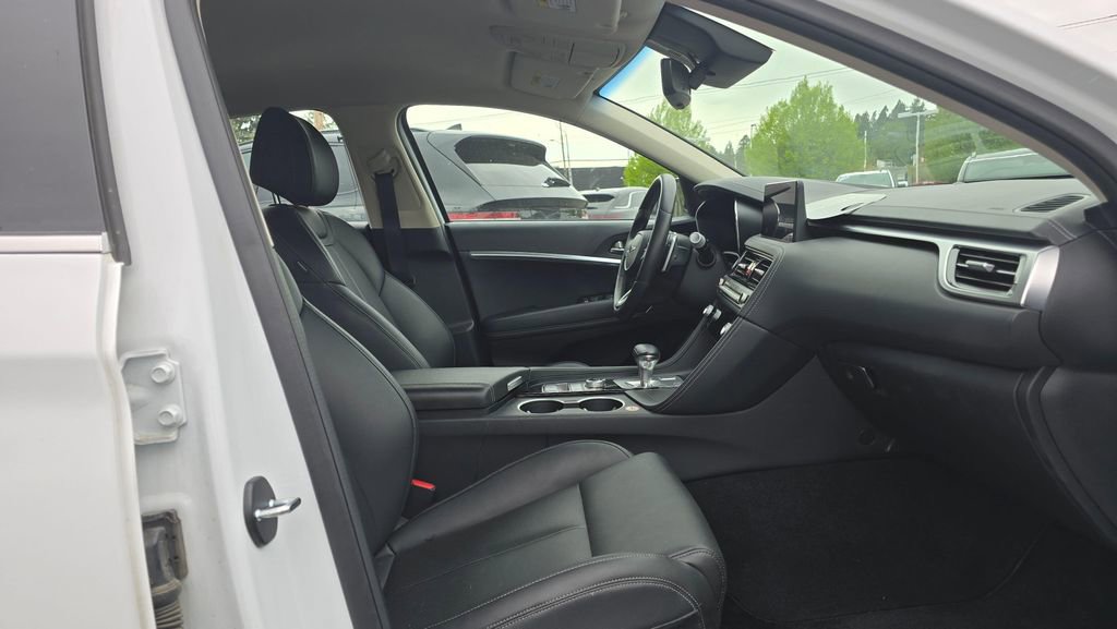 Used 2025 Genesis G70 2.5T image 10