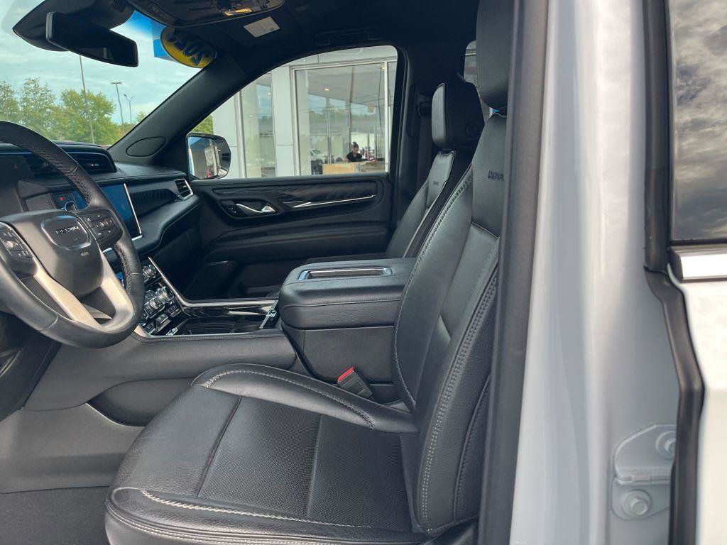 Used 2023 GMC Yukon Denali image 16