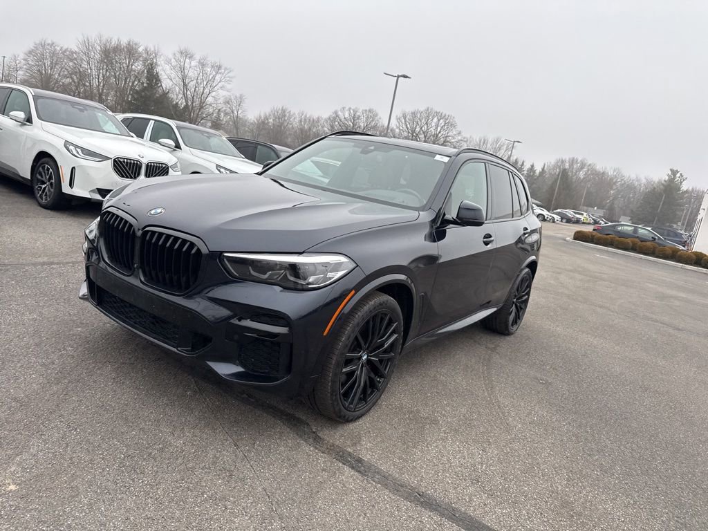 Used 2022 BMW X5 xDrive40i w/ M Sport Package image 3