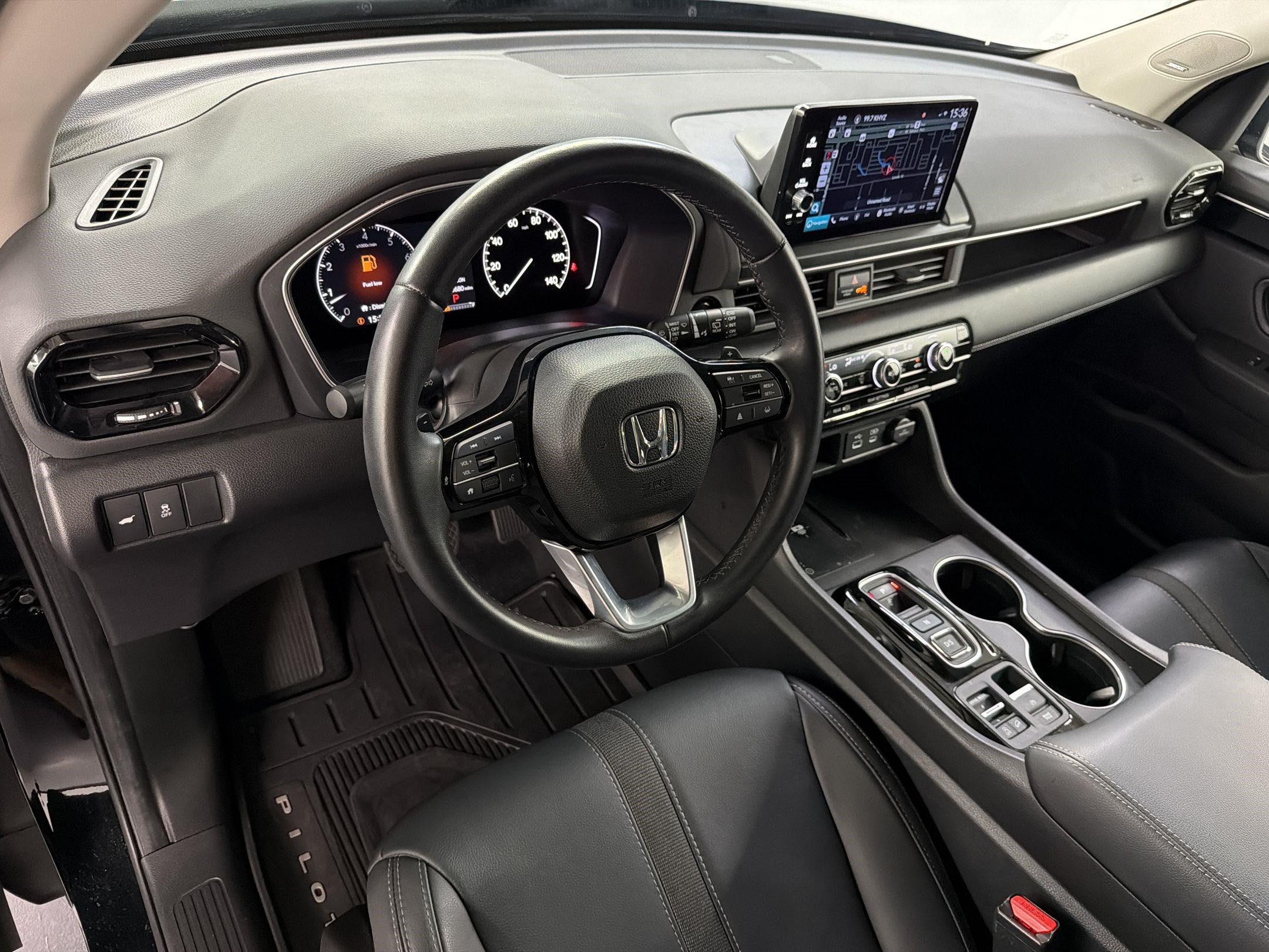 Certified 2025 Honda Pilot Touring image 4