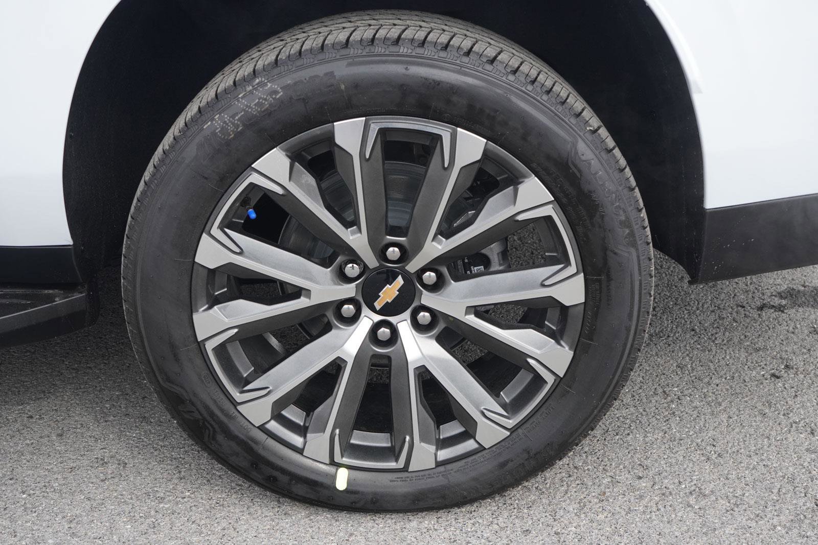 New 2026 Chevrolet Suburban High Country w/ Sun And Tow Package image 11