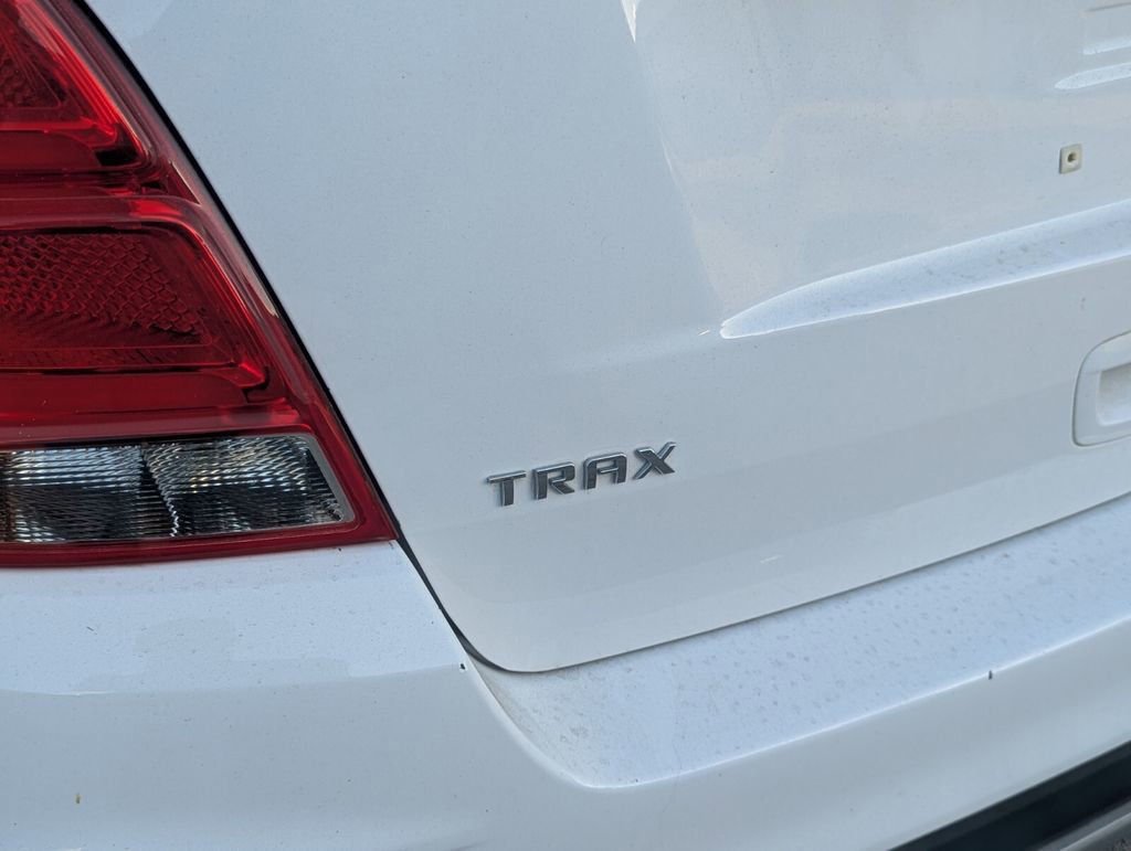 Used 2020 Chevrolet Trax LT FWD image 12