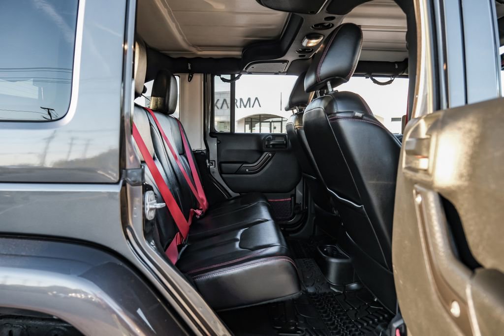 Used 2017 Jeep Wrangler Unlimited Rubicon image 35