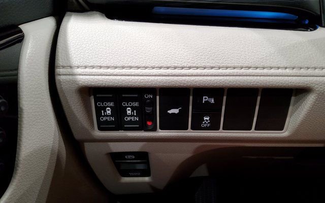 Used 2025 Honda Odyssey Elite image 31