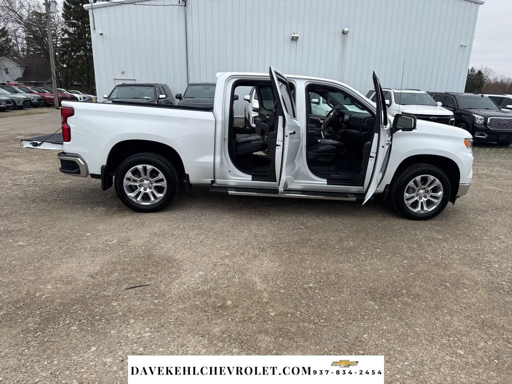 Used 2022 Chevrolet Silverado 1500 LTZ w/ LTZ Premium Package AWD/4WD image 35
