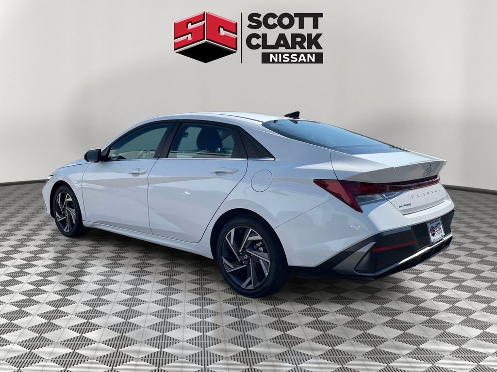 Used 2024 Hyundai Elantra SEL FWD image 4